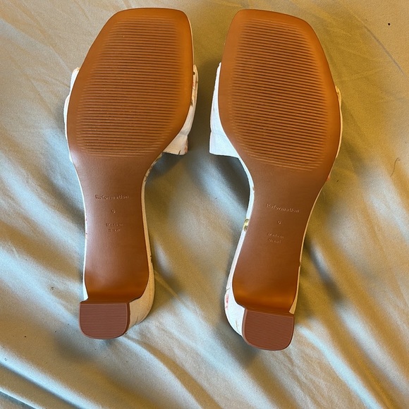 Reformation pink floral rutched block heel w/ kitten toe, size 6 - Picture 4 of 4